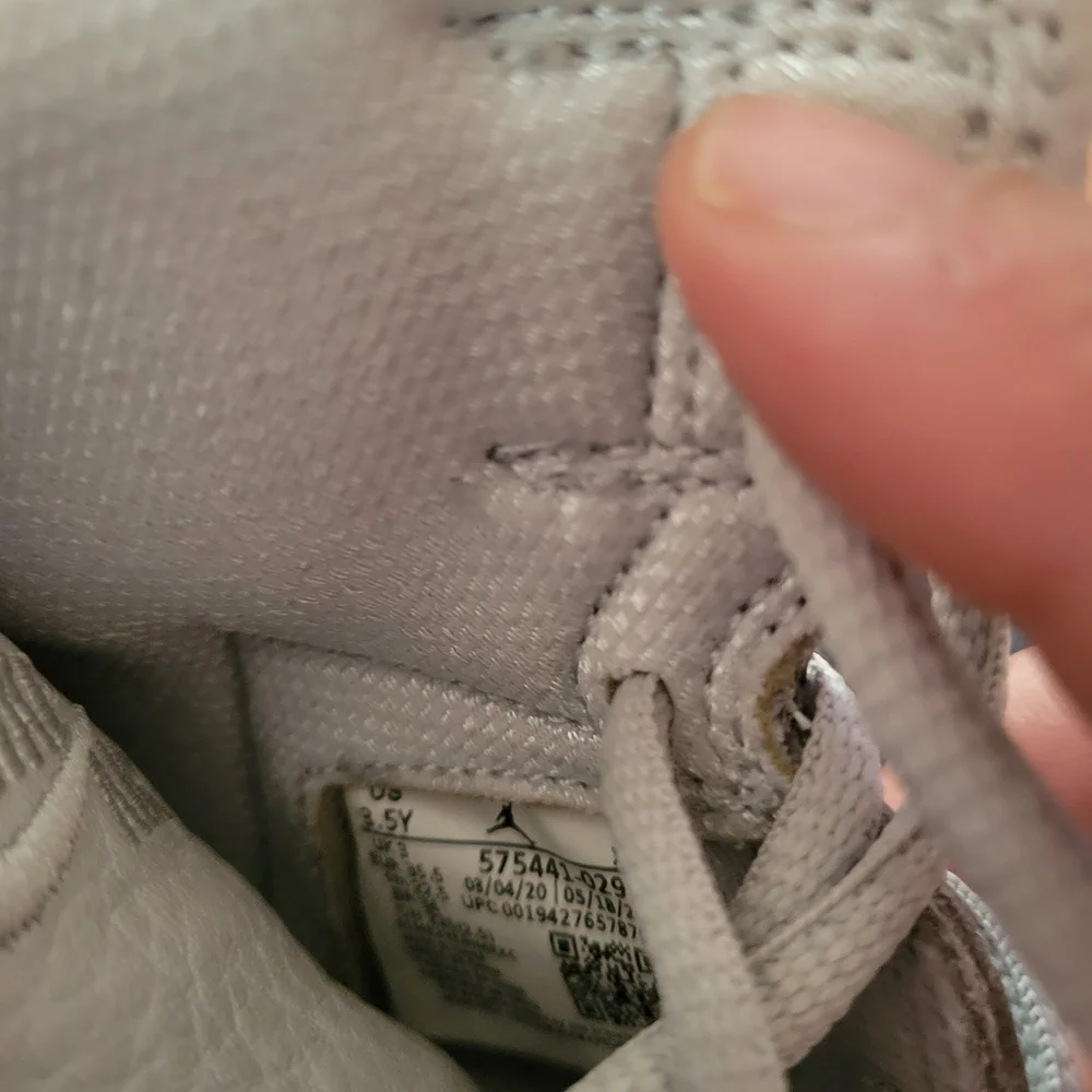 Nike Kids Silver and Gray High-Top Jordan 1s Size: 3.5Y - Picture 7 of 7